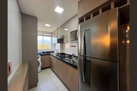 Cozinha de apartamento para alugar com 2 quartos, 47m² em Cabral, Contagem