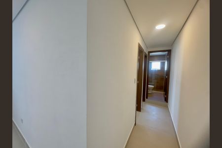Corredor de apartamento para alugar com 2 quartos, 42m² em Jardim Santa Mena, Guarulhos