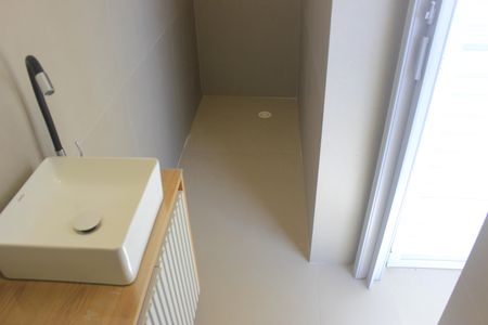 Banheiro  de kitnet/studio para alugar com 1 quarto, 22m² em Jardim Santa Mena, Guarulhos