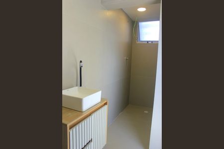 Banheiro  de kitnet/studio para alugar com 1 quarto, 22m² em Jardim Santa Mena, Guarulhos