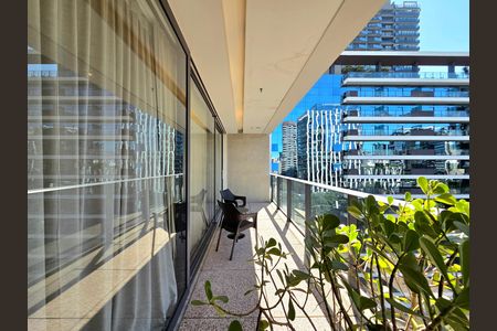 Studio para alugar com 65m², 1 quarto e 2 vagas Studio para alugar com 65m², 1 quarto e 2 vagasVaranda