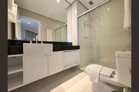Studio para alugar com 65m², 1 quarto e 2 vagas Studio para alugar com 65m², 1 quarto e 2 vagasBanheiro