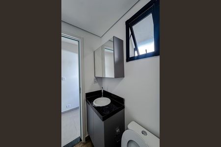 Banheiro de kitnet/studio para alugar com 1 quarto, 38m² em Vila Invernada, São Paulo