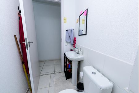 Banheiro social de apartamento para alugar com 2 quartos, 47m² em Jardim Riacho das Pedras, Contagem