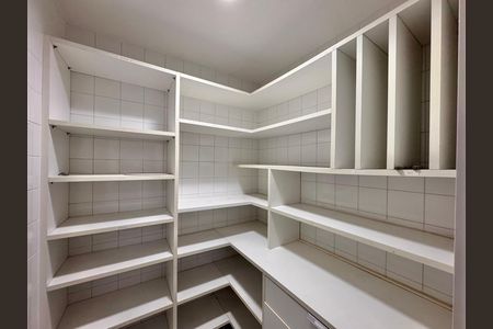 Apartamento à venda com 436m², 4 quartos e 2 vagas Apartamento à venda com 436m², 4 quartos e 2 vagasCozinha - Despensa