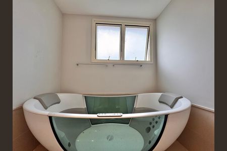 Apartamento à venda com 436m², 4 quartos e 2 vagas Apartamento à venda com 436m², 4 quartos e 2 vagasSuíte 4 (Master) - Banheiro