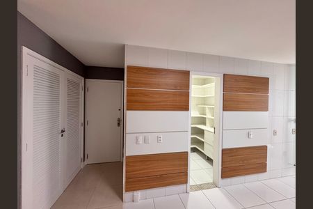 Apartamento à venda com 436m², 4 quartos e 2 vagas Apartamento à venda com 436m², 4 quartos e 2 vagasCozinha