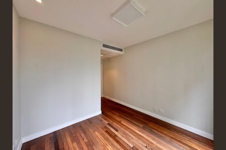 Apartamento à venda com 436m², 4 quartos e 2 vagas Apartamento à venda com 436m², 4 quartos e 2 vagasSuíte 2