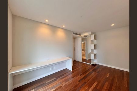 Apartamento à venda com 436m², 4 quartos e 2 vagas Apartamento à venda com 436m², 4 quartos e 2 vagasSuíte 1