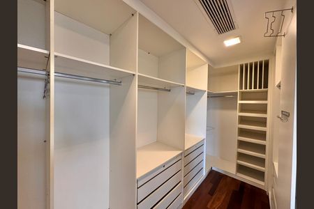 Apartamento à venda com 436m², 4 quartos e 2 vagas Apartamento à venda com 436m², 4 quartos e 2 vagasSuíte 4 (Master) - Closet