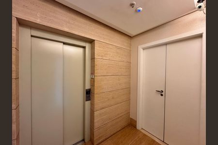 Apartamento à venda com 436m², 4 quartos e 2 vagas Apartamento à venda com 436m², 4 quartos e 2 vagasHall Entrada - Elevador privativo