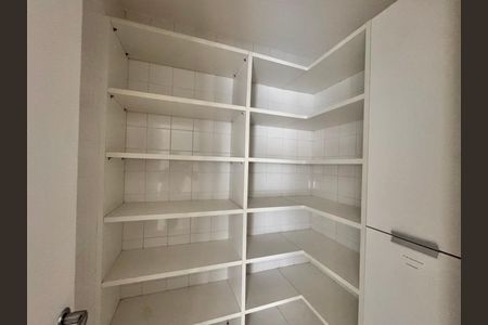 Apartamento à venda com 436m², 4 quartos e 2 vagas Apartamento à venda com 436m², 4 quartos e 2 vagasÁrea de Serviço
