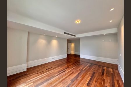 Apartamento à venda com 436m², 4 quartos e 2 vagas Apartamento à venda com 436m², 4 quartos e 2 vagasHall Íntimo