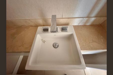 Apartamento à venda com 436m², 4 quartos e 2 vagas Apartamento à venda com 436m², 4 quartos e 2 vagasLavabo