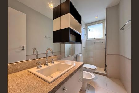 Apartamento à venda com 436m², 4 quartos e 2 vagas Apartamento à venda com 436m², 4 quartos e 2 vagasSuíte 3 - Banheiro