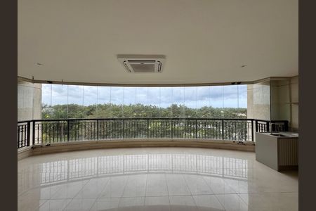 Apartamento à venda com 436m², 4 quartos e 2 vagas Apartamento à venda com 436m², 4 quartos e 2 vagasVaranda