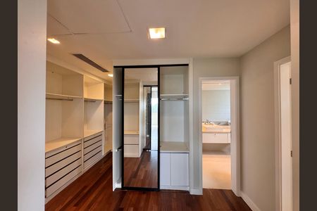 Apartamento à venda com 436m², 4 quartos e 2 vagas Apartamento à venda com 436m², 4 quartos e 2 vagasSuíte 4 (Master)
