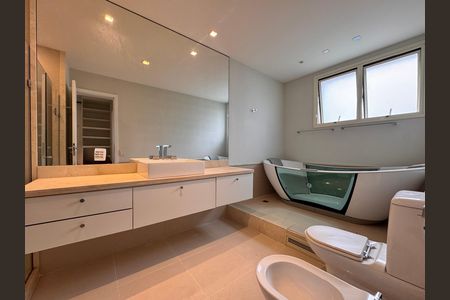 Apartamento à venda com 436m², 4 quartos e 2 vagas Apartamento à venda com 436m², 4 quartos e 2 vagasSuíte 4 (Master) - Banheiro