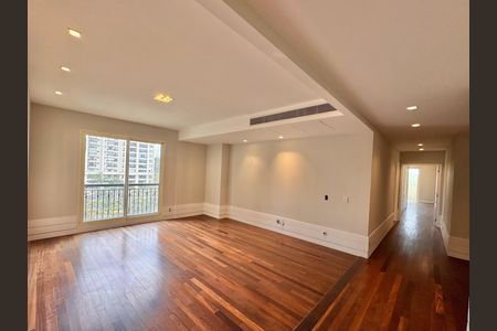 Apartamento à venda com 436m², 4 quartos e 2 vagas Apartamento à venda com 436m², 4 quartos e 2 vagasHall Íntimo