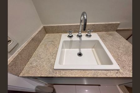 Apartamento à venda com 436m², 4 quartos e 2 vagas Apartamento à venda com 436m², 4 quartos e 2 vagasSuíte 2 - Banheiro