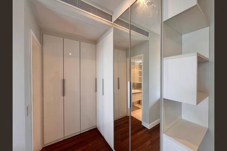 Apartamento à venda com 436m², 4 quartos e 2 vagas Apartamento à venda com 436m², 4 quartos e 2 vagasSuíte 1