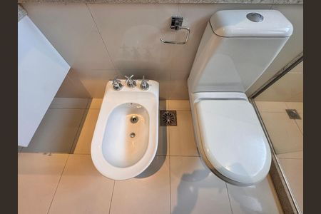 Apartamento à venda com 436m², 4 quartos e 2 vagas Apartamento à venda com 436m², 4 quartos e 2 vagasSuíte 3 - Banheiro