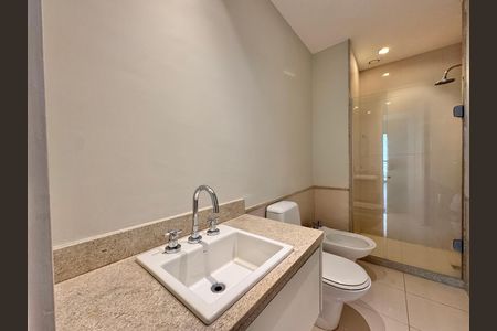 Apartamento à venda com 436m², 4 quartos e 2 vagas Apartamento à venda com 436m², 4 quartos e 2 vagasSuíte 2 - Banheiro