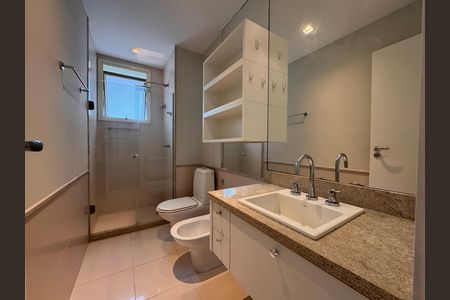 Apartamento à venda com 436m², 4 quartos e 2 vagas Apartamento à venda com 436m², 4 quartos e 2 vagasSuíte 1 - Banheiro