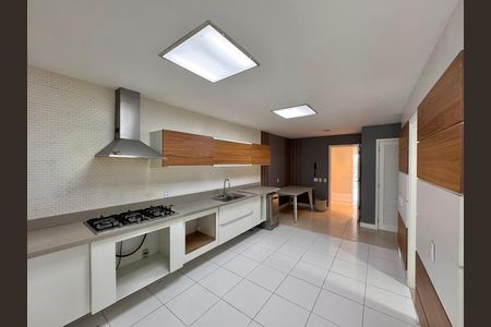 Apartamento à venda com 436m², 4 quartos e 2 vagas Apartamento à venda com 436m², 4 quartos e 2 vagasCozinha