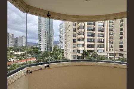 Apartamento à venda com 436m², 4 quartos e 2 vagas Apartamento à venda com 436m², 4 quartos e 2 vagasSuíte 1 - Varanda