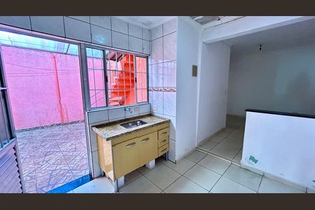 Casa à venda com 133m², 2 quartos e 2 vagas Casa à venda com 133m², 2 quartos e 2 vagasCozinha