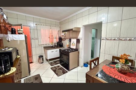 Casa à venda com 133m², 2 quartos e 2 vagas Casa à venda com 133m², 2 quartos e 2 vagasCozinha