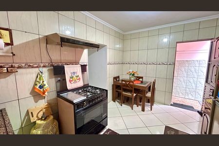 Casa à venda com 133m², 2 quartos e 2 vagas Casa à venda com 133m², 2 quartos e 2 vagasCozinha