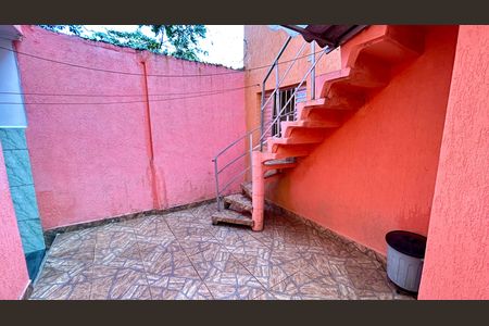 Casa à venda com 133m², 2 quartos e 2 vagas Casa à venda com 133m², 2 quartos e 2 vagasQuintal