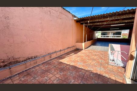 Casa à venda com 133m², 2 quartos e 2 vagas Casa à venda com 133m², 2 quartos e 2 vagasQuintal