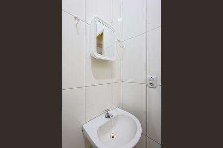 Banheiro de casa para alugar com 2 quartos, 85m² em Vila das Oliveiras, Taboão da Serra