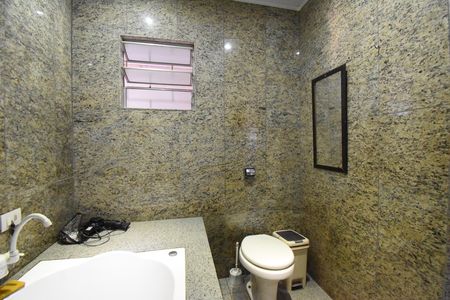 Casa para alugar com 180m², 2 quartos e 2 vagasBanheiro da Suíte