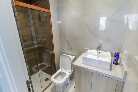 Banheiro de apartamento para alugar com 2 quartos, 41m² em Parque Arariba, São Paulo