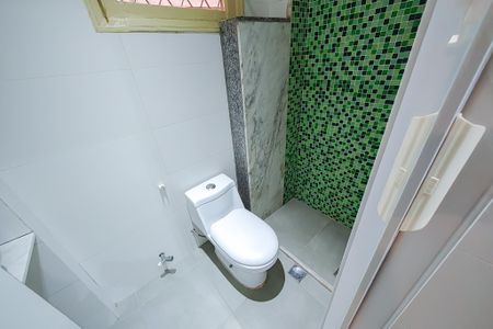 Banheiro  de kitnet/studio para alugar com 1 quarto, 18m² em Centro, Rio de Janeiro