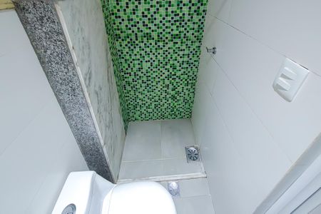 Banheiro  de kitnet/studio para alugar com 1 quarto, 18m² em Centro, Rio de Janeiro