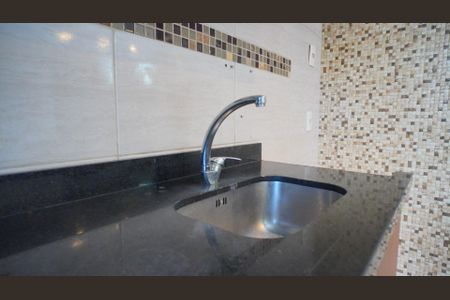 Cozinha  de apartamento à venda com 3 quartos, 72m² em São João, Porto Alegre