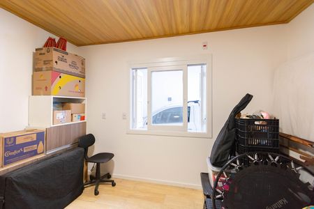 Casa à venda com 2 quartos, 77m² em Guajuviras, Canoas