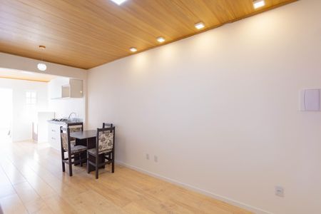 Casa à venda com 2 quartos, 77m² em Guajuviras, Canoas