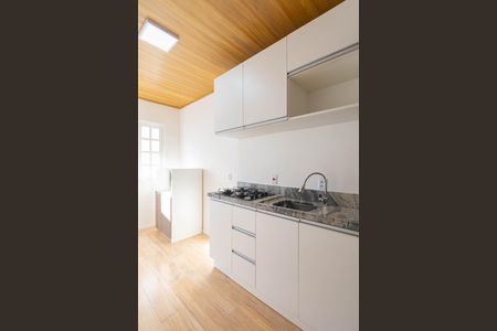 Casa à venda com 2 quartos, 77m² em Guajuviras, Canoas