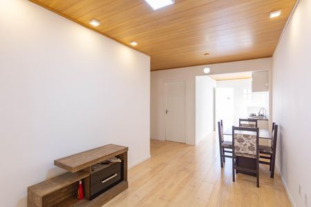 Casa à venda com 2 quartos, 77m² em Guajuviras, Canoas