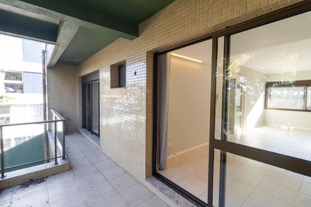 Sacada de apartamento para alugar com 2 quartos, 104m² em Vila Assunção, Porto Alegre