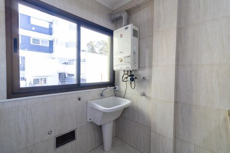 Cozinha e Área de Serviço de apartamento para alugar com 2 quartos, 104m² em Vila Assunção, Porto Alegre