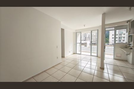 Apartamento para alugar com 75m², 3 quartos e 1 vaga Apartamento para alugar com 75m², 3 quartos e 1 vagaSala