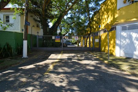 Casa de condomínio para alugar com 180m², 3 quartos e 1 vaga Casa de condomínio para alugar com 180m², 3 quartos e 1 vagaFACHADA DO CONDOMINIO