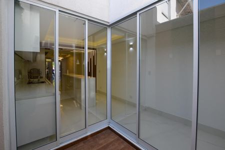 Casa de condomínio para alugar com 180m², 3 quartos e 1 vaga Casa de condomínio para alugar com 180m², 3 quartos e 1 vagaESTUFA / JARDIM